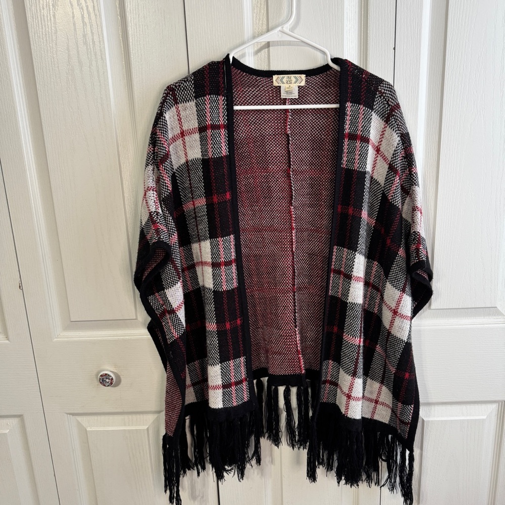 Pinkβ Rose plaid poncho fringe size small